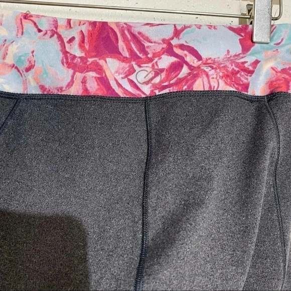 Calia Essential print S gray & pink capri leggings - Picture 6 of 7